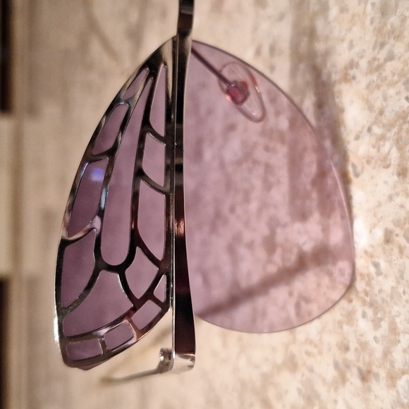 Betsey Johnson butterfly sunglasses - Picture 6 of 10